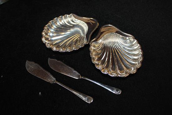 Pair George V silver butter shell and butter knives